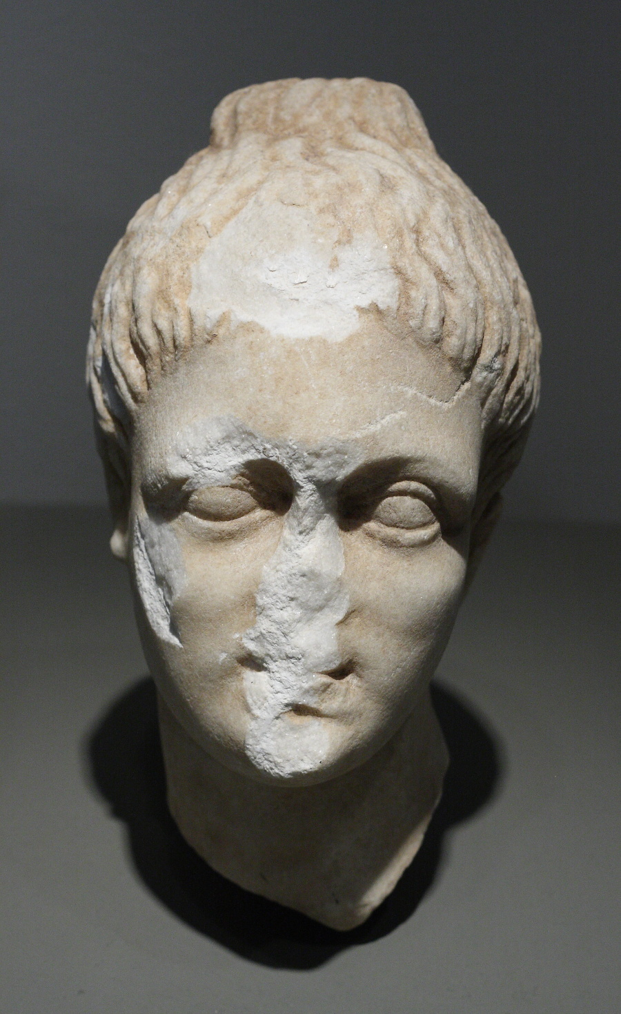 testa di una statua in marmo Aphrodite Volos Museum