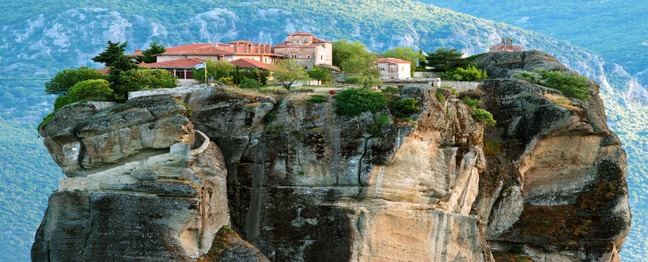 Meteore monastero on top of rock